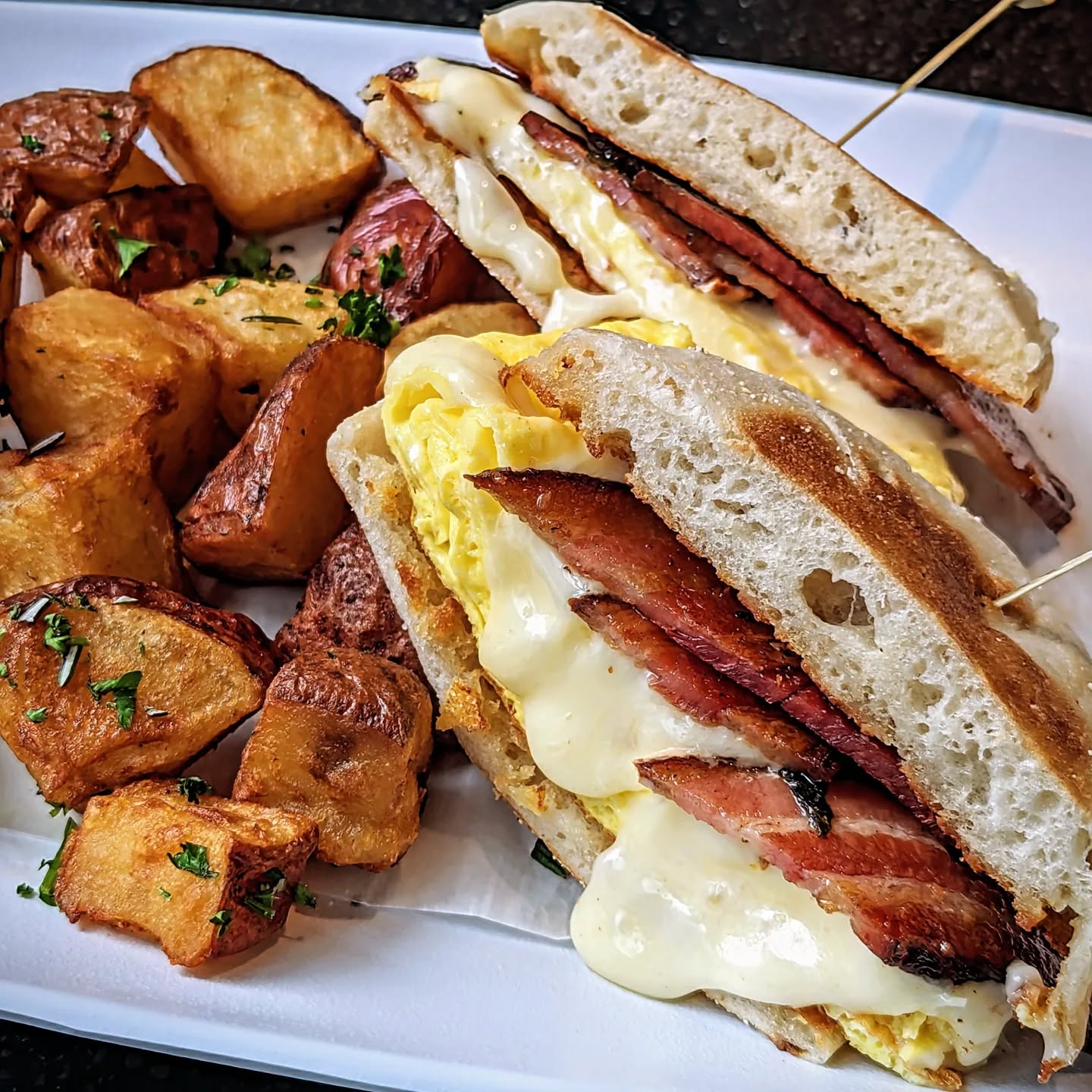 Classic Bacon Breakfast Sandwich

#lunchbreak #brunchtime #breakfastofchampions #bostonfoodies #bostonma #bostonsofinstagram #breakfasttime☕️ #bostonstyle #cambridgelife #brunchspo
